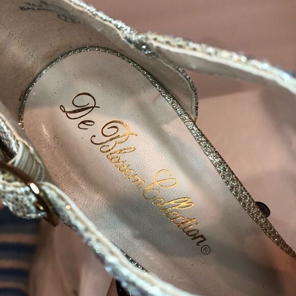 De Blossom Collection Alina nude/gold Strappy heels - Picture 10 of 15